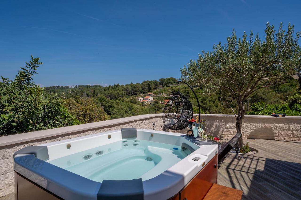 Uniquely Designed Villa Ivana With Outdoor Jacuzzi Nearby The Pebble Banje Beach At The Island Of Solta Рогач Екстер'єр фото