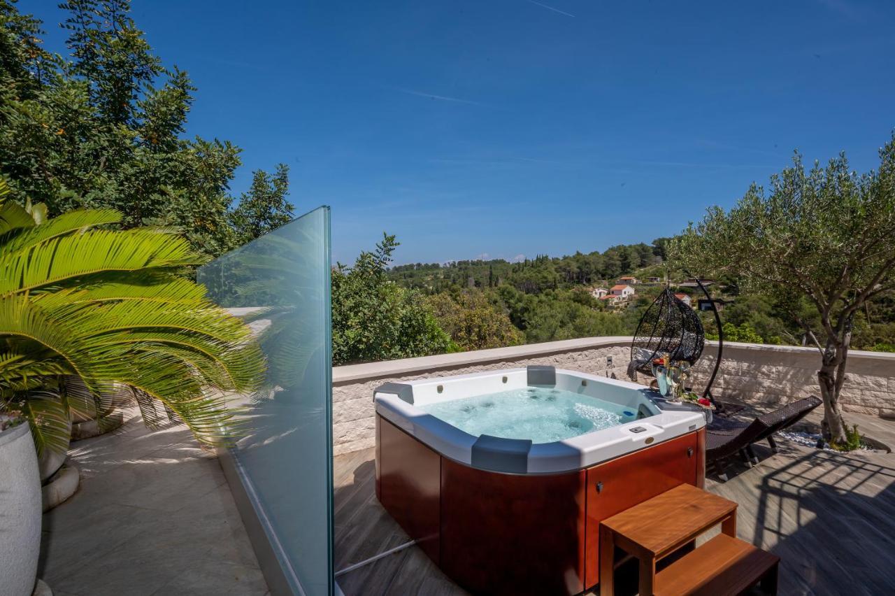 Uniquely Designed Villa Ivana With Outdoor Jacuzzi Nearby The Pebble Banje Beach At The Island Of Solta Рогач Екстер'єр фото