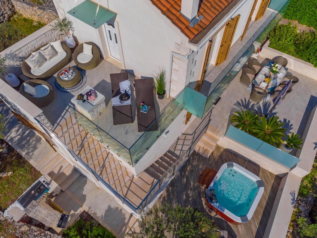 Uniquely Designed Villa Ivana With Outdoor Jacuzzi Nearby The Pebble Banje Beach At The Island Of Solta Рогач Екстер'єр фото