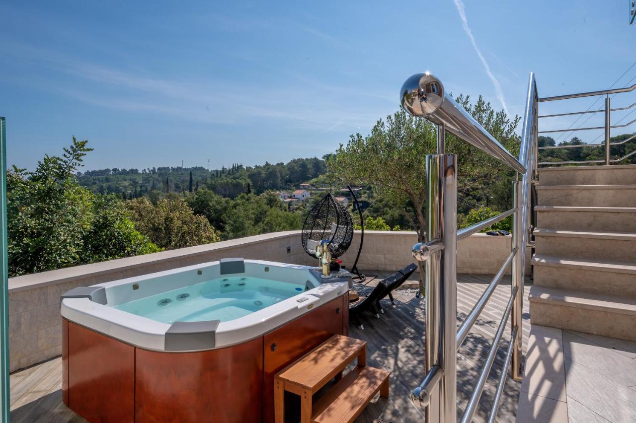 Uniquely Designed Villa Ivana With Outdoor Jacuzzi Nearby The Pebble Banje Beach At The Island Of Solta Рогач Екстер'єр фото