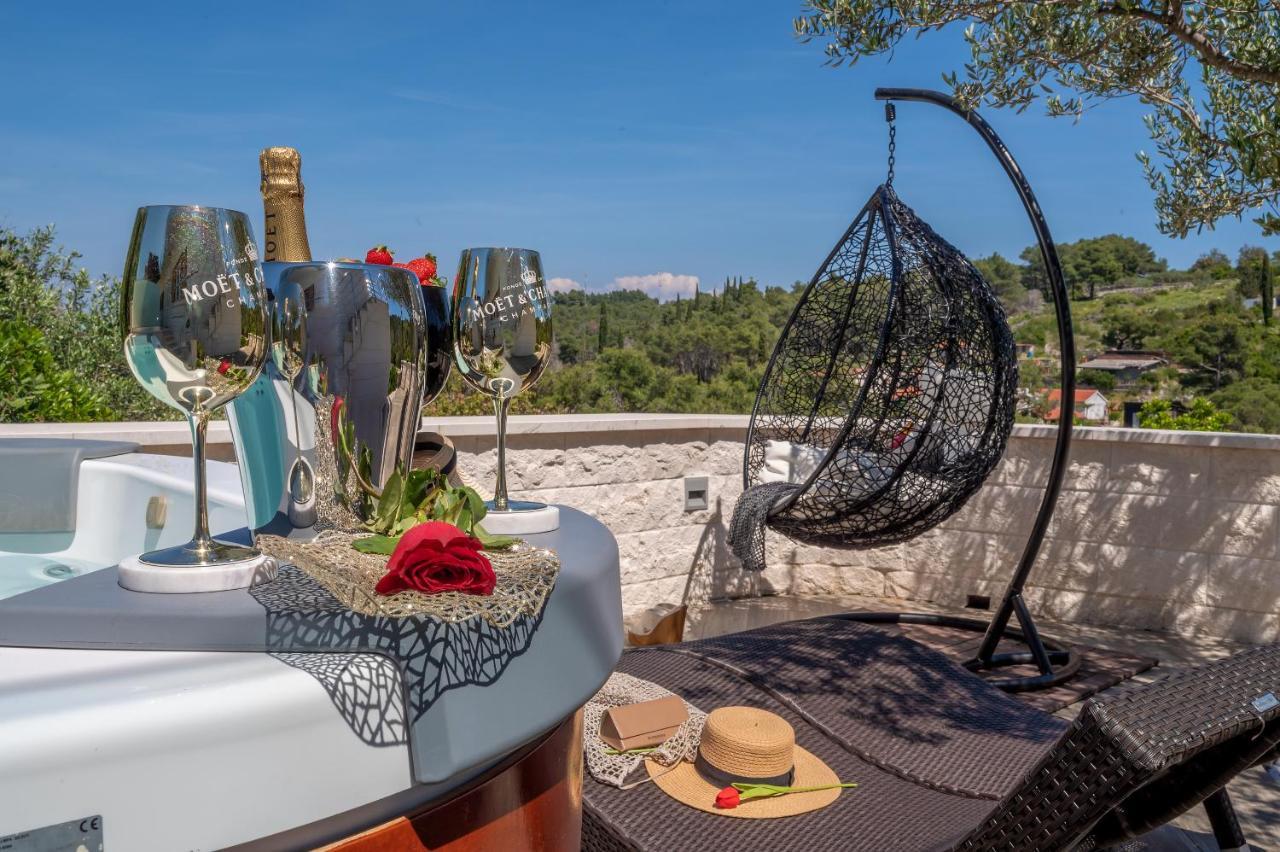 Uniquely Designed Villa Ivana With Outdoor Jacuzzi Nearby The Pebble Banje Beach At The Island Of Solta Рогач Екстер'єр фото