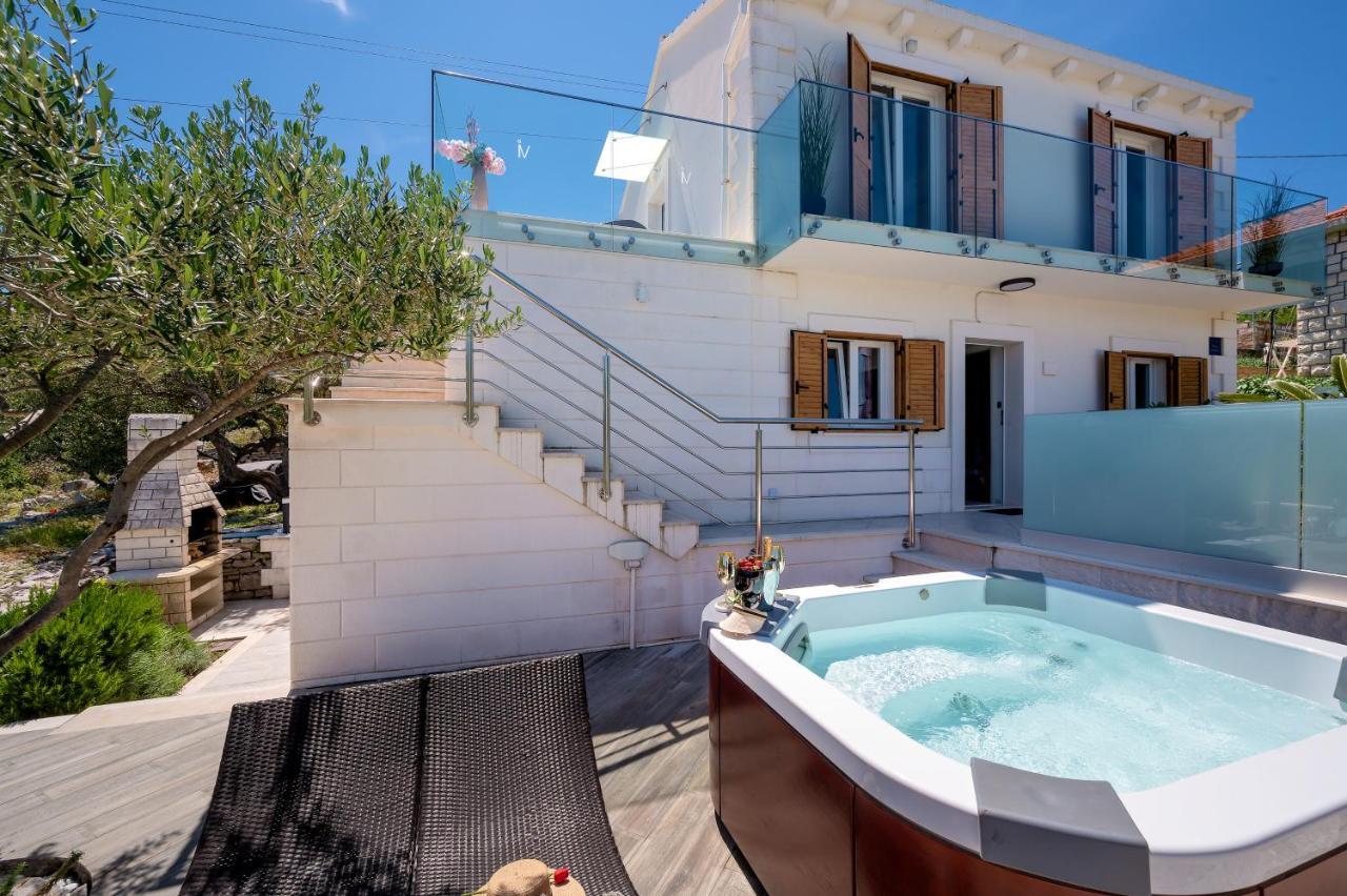 Uniquely Designed Villa Ivana With Outdoor Jacuzzi Nearby The Pebble Banje Beach At The Island Of Solta Рогач Екстер'єр фото