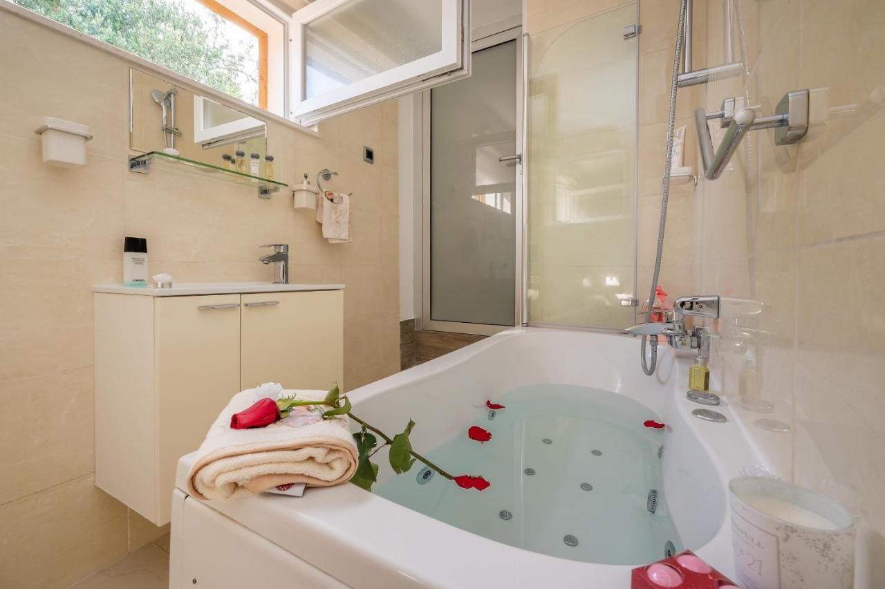 Uniquely Designed Villa Ivana With Outdoor Jacuzzi Nearby The Pebble Banje Beach At The Island Of Solta Рогач Екстер'єр фото