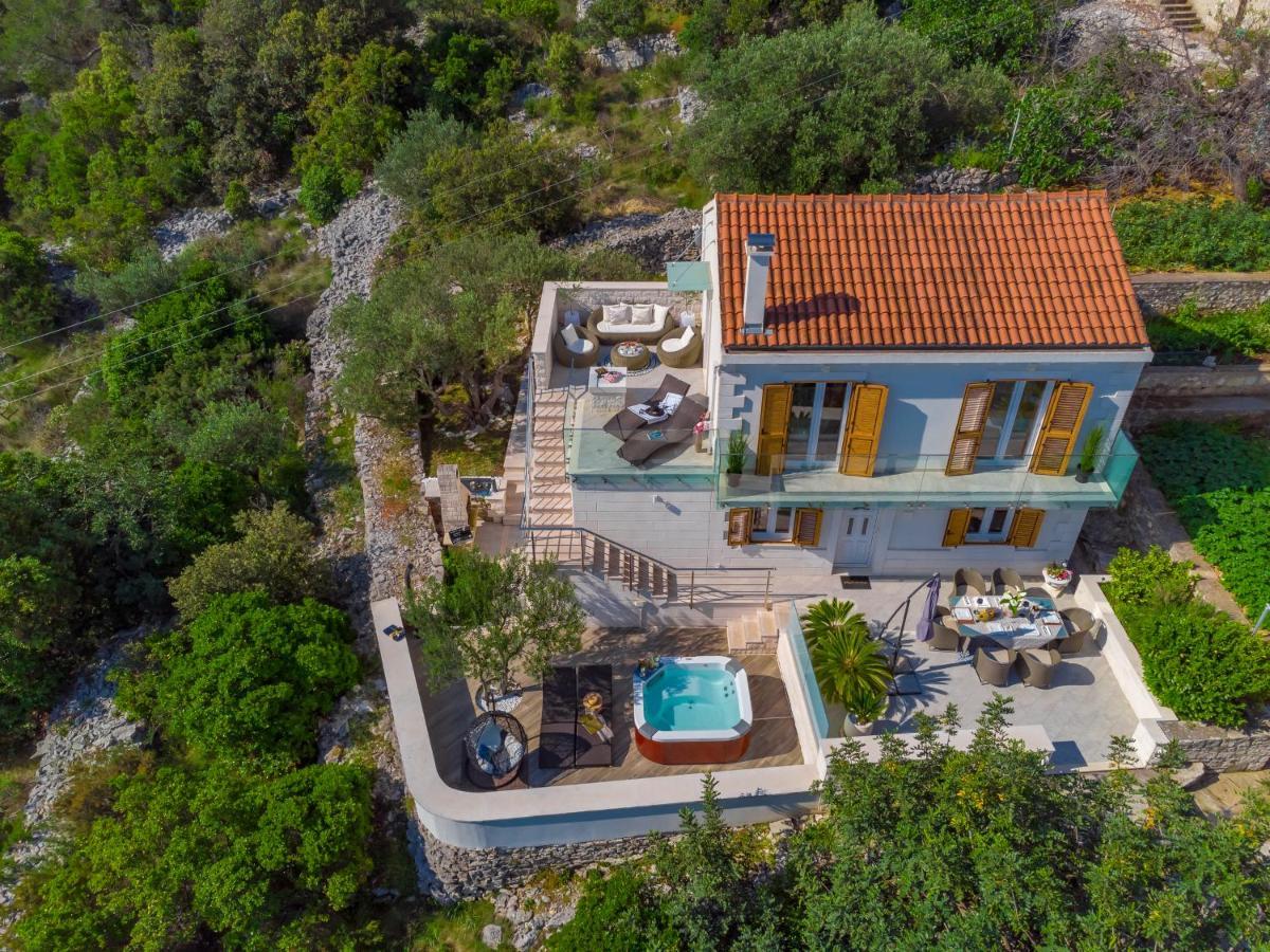 Uniquely Designed Villa Ivana With Outdoor Jacuzzi Nearby The Pebble Banje Beach At The Island Of Solta Рогач Екстер'єр фото