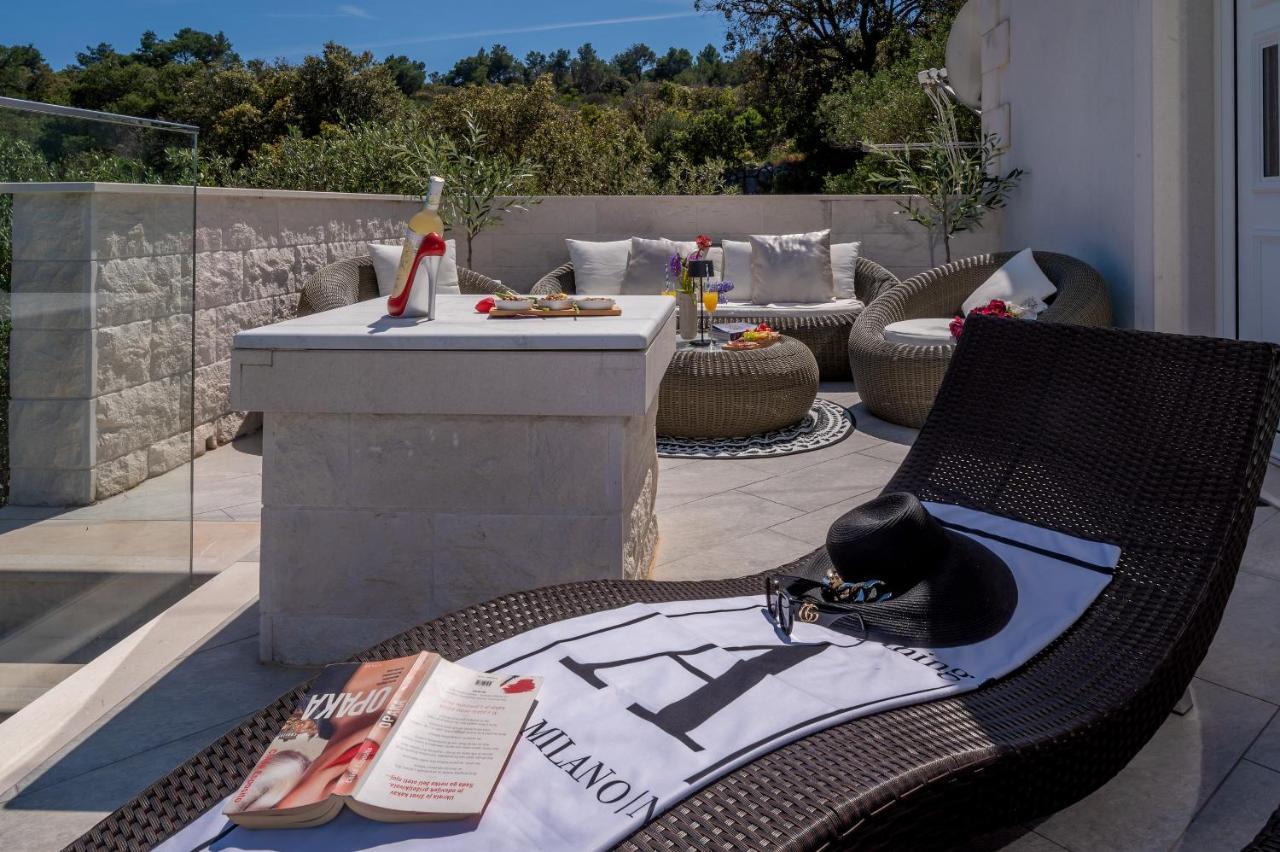 Uniquely Designed Villa Ivana With Outdoor Jacuzzi Nearby The Pebble Banje Beach At The Island Of Solta Рогач Екстер'єр фото