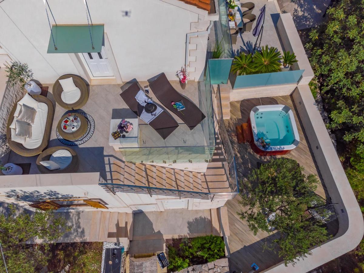 Uniquely Designed Villa Ivana With Outdoor Jacuzzi Nearby The Pebble Banje Beach At The Island Of Solta Рогач Екстер'єр фото