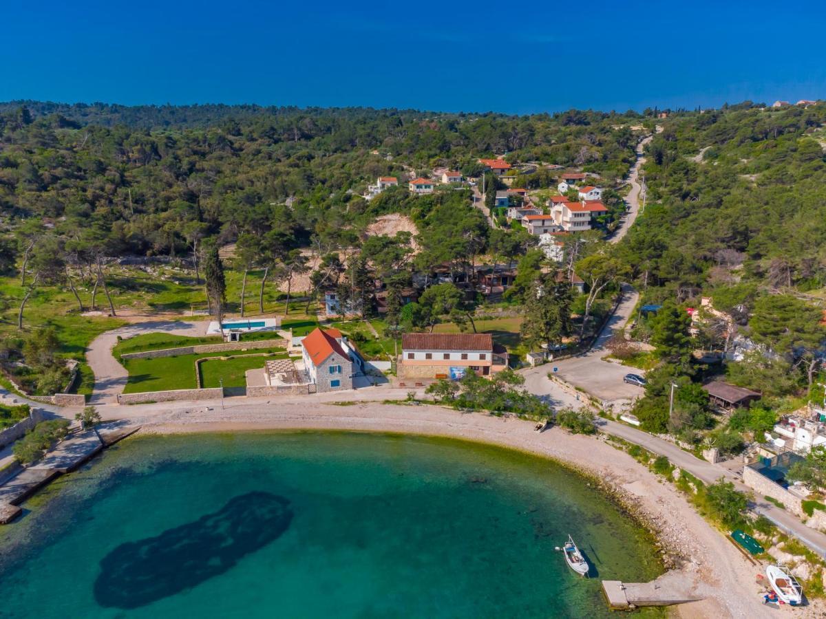 Uniquely Designed Villa Ivana With Outdoor Jacuzzi Nearby The Pebble Banje Beach At The Island Of Solta Рогач Екстер'єр фото