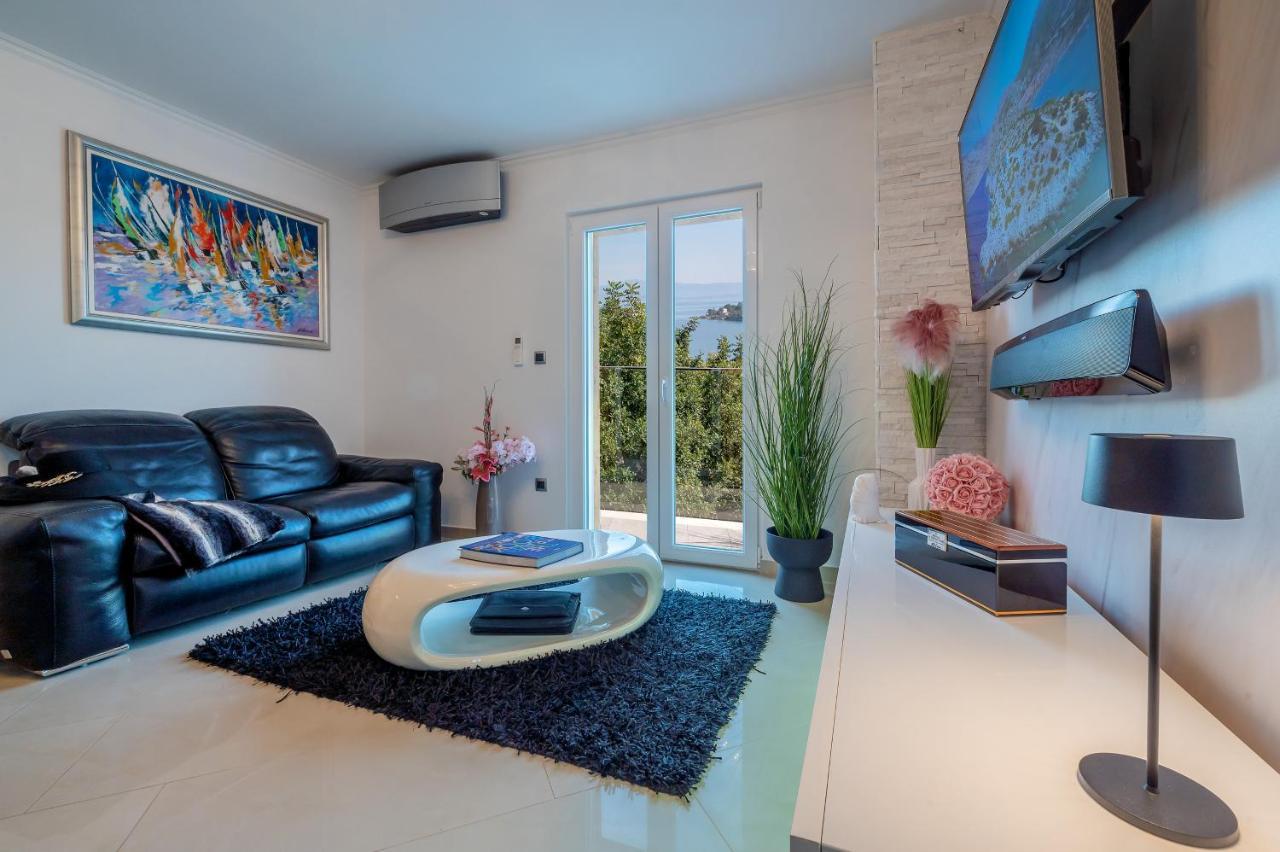 Uniquely Designed Villa Ivana With Outdoor Jacuzzi Nearby The Pebble Banje Beach At The Island Of Solta Рогач Екстер'єр фото