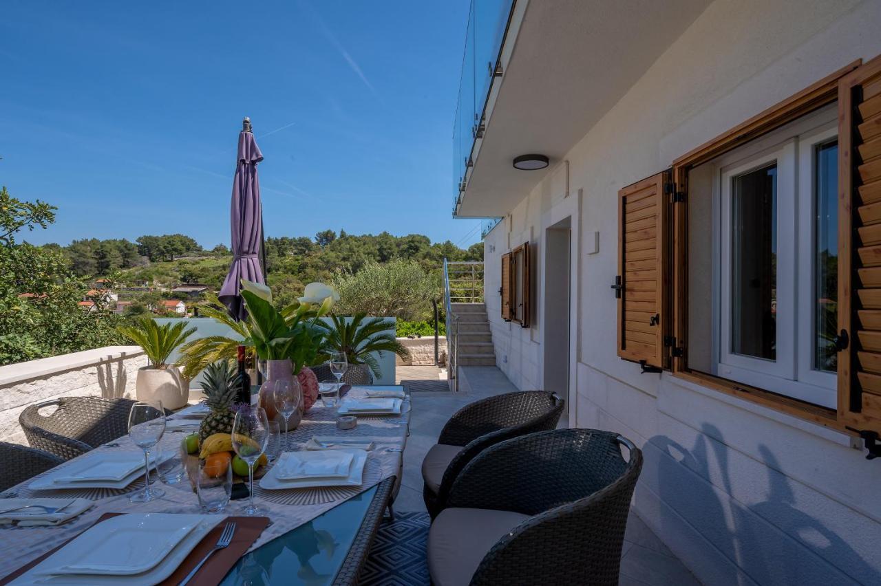 Uniquely Designed Villa Ivana With Outdoor Jacuzzi Nearby The Pebble Banje Beach At The Island Of Solta Рогач Екстер'єр фото