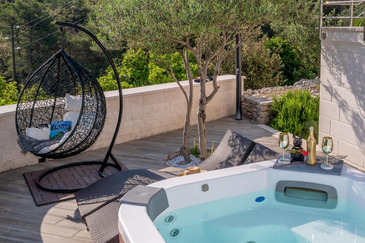 Uniquely Designed Villa Ivana With Outdoor Jacuzzi Nearby The Pebble Banje Beach At The Island Of Solta Рогач Екстер'єр фото