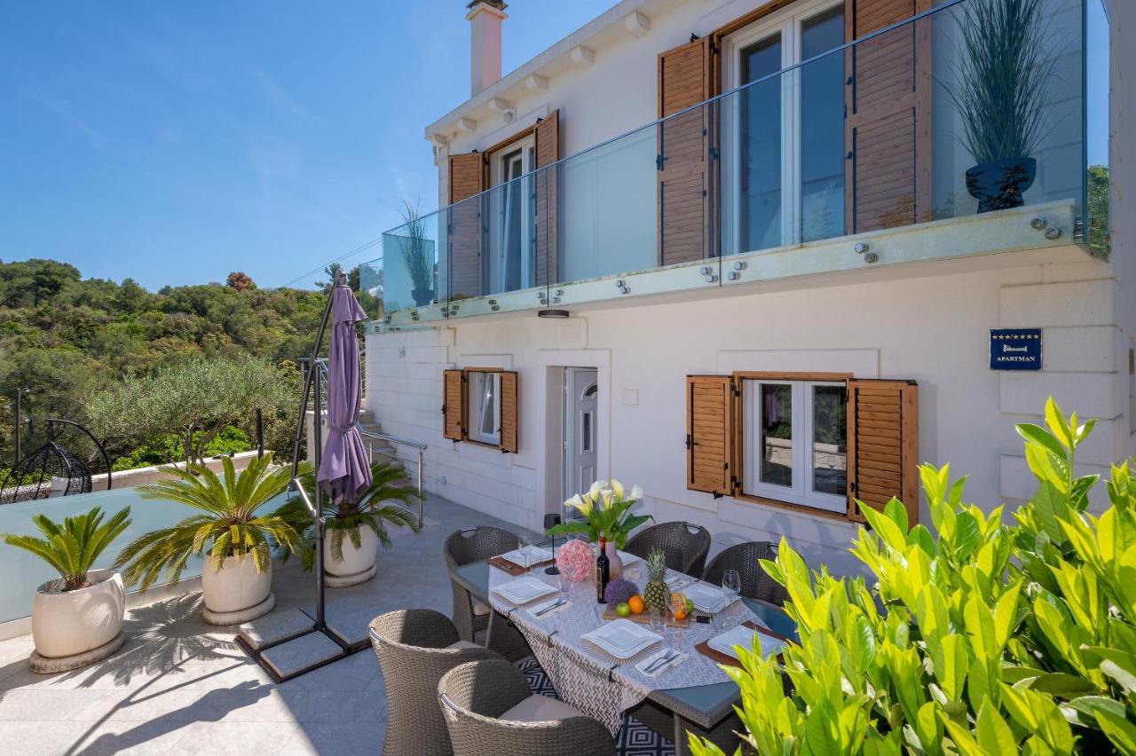 Uniquely Designed Villa Ivana With Outdoor Jacuzzi Nearby The Pebble Banje Beach At The Island Of Solta Рогач Екстер'єр фото